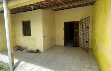 Imagem: A casa possui 2 Dormitórios, 1 Banheiro, 1 Vaga na garagem