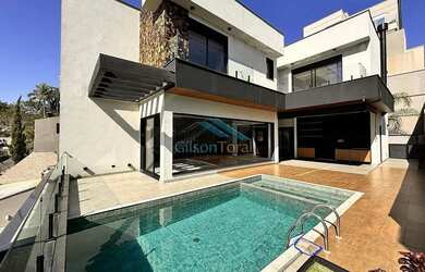 Imagem: A casa em condomínio possui 4 Dormitórios, 5 Banheiros, 4