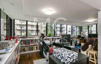 Imagem 2: Apartamento com 240.0 m², à venda no bairro Água Verde