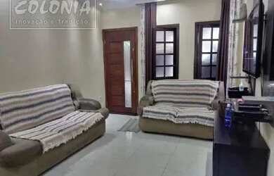 Imagem: A casa possui 3 Dormitórios, 2 Banheiros, 4 Vagas na garagem