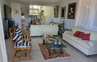 Imagem: A casa em condomínio à venda possui 4 Dormitórios, 5 Banheiros