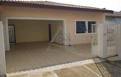 Imagem: A casa em condomínio possui 3 Dormitórios, 2 Banheiros, 5