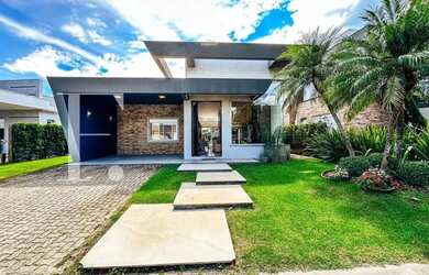 Imagem: A casa em condomínio possui 4 Dormitórios, 5 Banheiros, 2