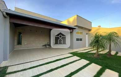 Imagem: A casa possui 3 Dormitórios, 3 Banheiros, 3 Vagas na garagem