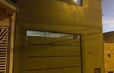 Imagem: A casa possui 1 Dormitório, 1 Banheiro, 1 Vaga na garagem