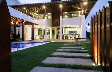 Imagem: A casa em condomínio possui 5 Dormitórios, 5 Banheiros, 2