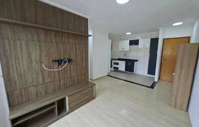 Imagem: O apartamento possui 2 Dormitórios, 1 Banheiro, 1 Vaga na garagem