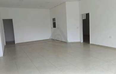 Imagem: O depósito possui 3 Vagas na garagem e 70m² de Área e está