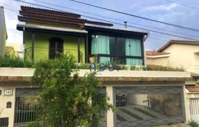 Imagem: A casa possui 4 Dormitórios, 4 Banheiros, 4 Vagas na garagem