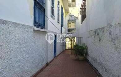 Imagem: A casa possui 5 Dormitórios, 5 Banheiros, 822m² de Área e