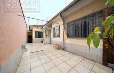 Imagem: A casa possui 3 Dormitórios, 2 Banheiros, 3 Vagas na garagem