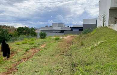 Imagem: O terreno possui 250m² de Área e está localizado em Loteamento