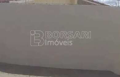 Imagem: A casa possui 2 Dormitórios, 2 Banheiros, 2 Vagas na garagem