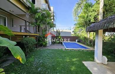 Imagem: A casa em condomínio possui 4 Dormitórios, 5 Banheiros, 4