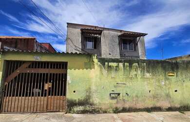 Imagem: A casa possui 3 Dormitórios, 2 Banheiros, 2 Vagas na garagem
