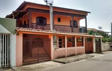 Imagem: A casa possui 3 Dormitórios, 3 Banheiros, 5 Vagas na garagem