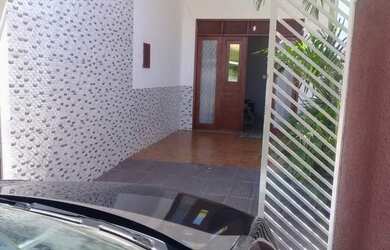 Imagem: A casa possui 1 Dormitório e 1 Vaga na garagem e está localizado