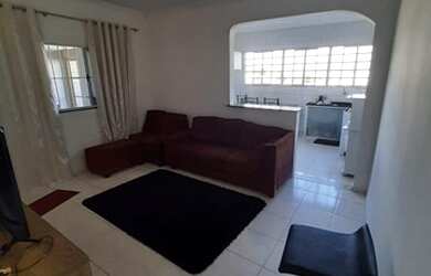 Imagem: A casa possui 3 Dormitórios, 2 Banheiros, 3 Vagas na garagem