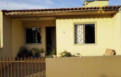 Imagem: A casa possui 2 Dormitórios, 1 Banheiro, 1 Vaga na garagem