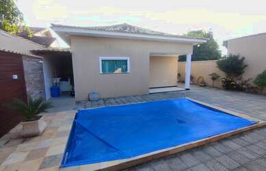 Imagem: A casa possui 3 Dormitórios, 2 Banheiros, 3 Vagas na garagem