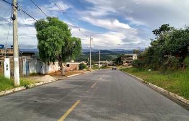 Imagem: O terreno possui 480m² de Área e está localizado em Icaivera