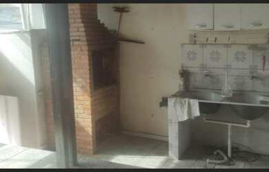 Imagem: A casa possui 2 Dormitórios, 1 Banheiro, 1 Vaga na garagem