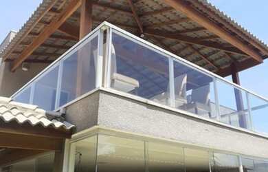 Imagem: A casa possui 3 Dormitórios, 2 Banheiros, 3 Vagas na garagem