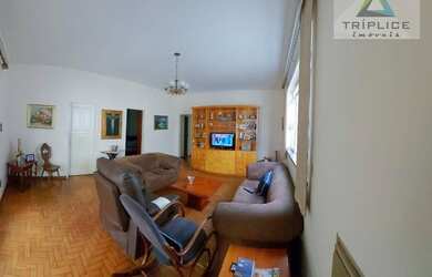 Imagem: A casa possui 5 Dormitórios, 3 Banheiros, 4 Vagas na garagem