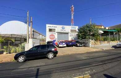 Imagem: O depósito possui 3 Vagas na garagem e 355m² de Área e está