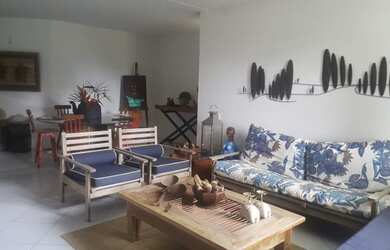 Imagem: A casa possui 4 Dormitórios, 4 Banheiros, 2 Vagas na garagem