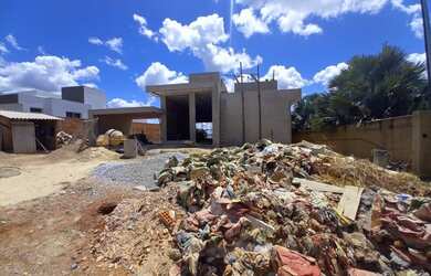 Imagem: A casa em condomínio possui 4 Dormitórios, 4 Banheiros, 3