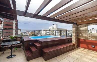 Imagem: O apartamento na cobertura possui 3 Dormitórios, 2 Banheiros