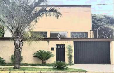 Imagem: A casa possui 4 Dormitórios, 4 Banheiros, 3 Vagas na garagem