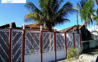 Imagem: A casa possui 3 Dormitórios, 2 Banheiros, 2 Vagas na garagem