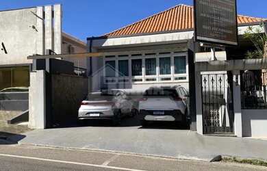 Imagem: O depósito possui 1 Vaga na garagem, 130m² de Área e está