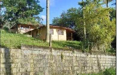 Imagem: A casa possui 1 Dormitório, 1 Banheiro, 1 Vaga na garagem