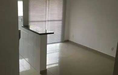 Imagem: O apartamento possui 1 Dormitório, 1 Banheiro, 1 Vaga na garagem