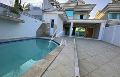 Imagem: A casa possui 5 Dormitórios, 5 Banheiros, 2 Vagas na garagem