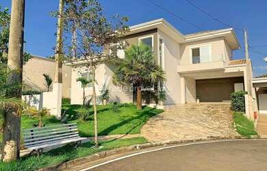 Imagem: A casa em condomínio possui 3 Dormitórios, 5 Banheiros, 2