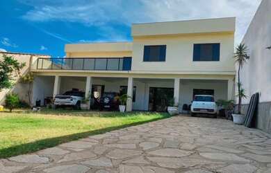 Imagem: A casa em condomínio possui 5 Dormitórios, 5 Banheiros, 4