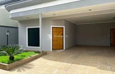 Imagem: A casa à venda possui 4 Dormitórios, 4 Banheiros e 320m²