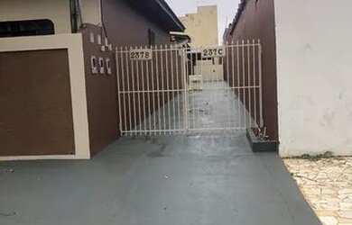 Imagem: A casa possui 2 Dormitórios, 1 Banheiro, 1 Vaga na garagem