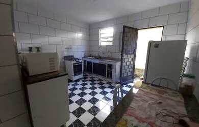 Imagem: A casa possui 2 Dormitórios, 1 Banheiro, 1 Vaga na garagem