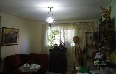 Imagem: A casa possui 3 Dormitórios, 1 Banheiro, 1 Vaga na garagem