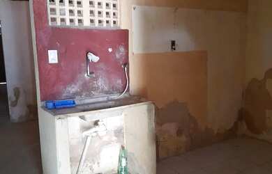 Imagem: A casa possui 1 Dormitório, 1 Banheiro, 1 Vaga na garagem e