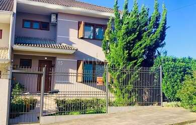 Imagem: A casa possui 3 Dormitórios, 2 Banheiros, 3 Vagas na garagem