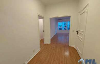 Imagem: O apartamento possui 3 Dormitórios, 1 Banheiro, 1 Vaga na garagem