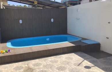 Imagem: A casa possui 3 Dormitórios e 2 Vagas na garagem e está localizado