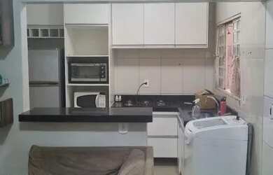 Imagem: A casa possui 1 Dormitório, 2 Banheiros e está localizado