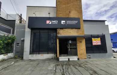 Imagem: A casa possui 5 Dormitórios, 2 Banheiros, 2 Vagas na garagem